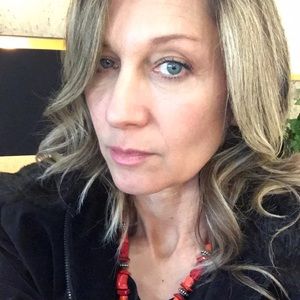 Meet your Posher, Lora